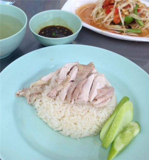 从冬阴功面、咖喱炒蟹到芒果大餐，还有“粉红海南鸡饭”，泰国曼谷十大必吃餐厅推荐