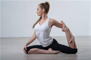 膝盖疼能练瑜伽吗 看疼痛的严重程度和瑜伽类型而定
