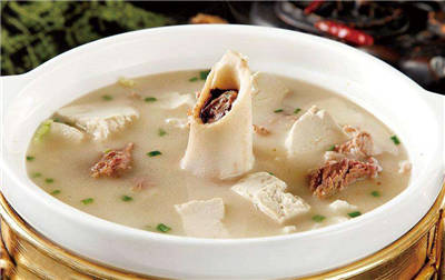 骨汤煨豆腐 豆腐香嫩，好吃美味！