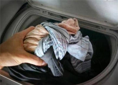 用洗衣机洗衣服如何防止衣服打结？教你几招！