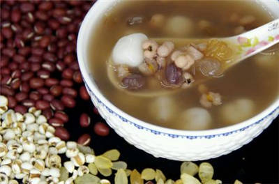 红豆薏米粥怎么做除湿 方法错了小心湿气更重